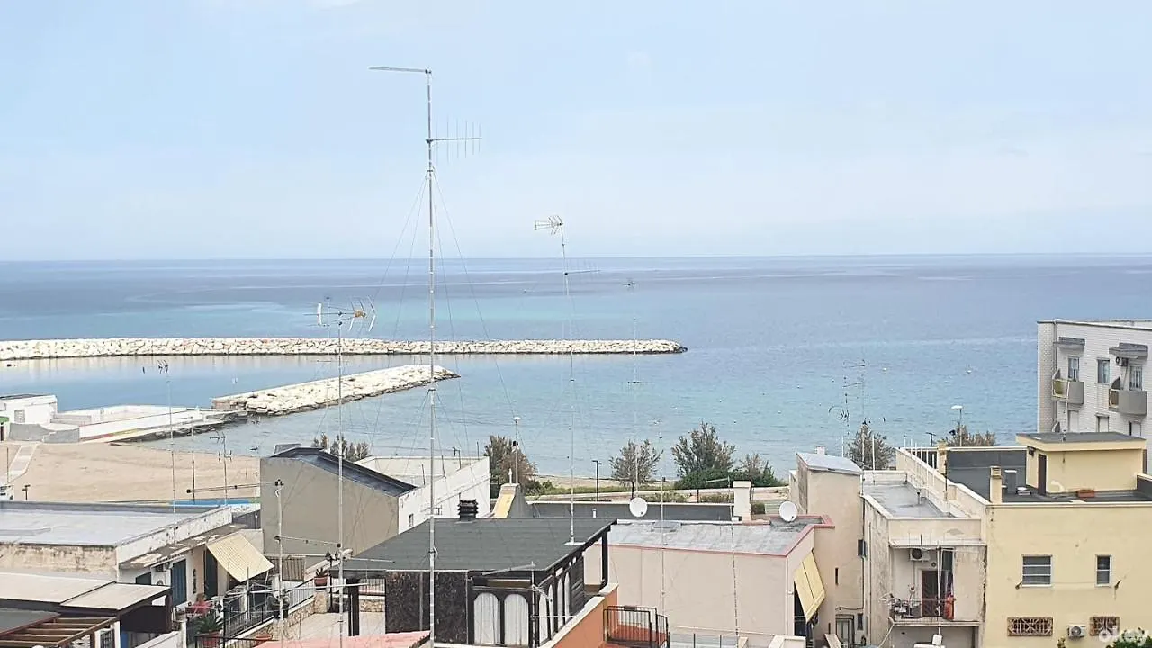 Wow Waterfront Apartment - Bari Fesca